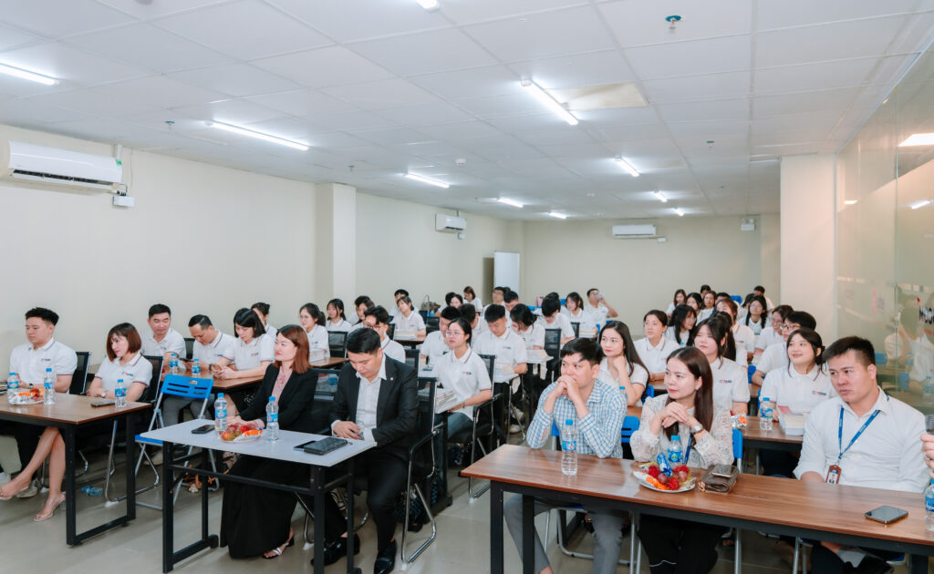 Xuất khẩu lao động nước ngoài là gì? Có nên đi XKLĐ vào năm 2025?